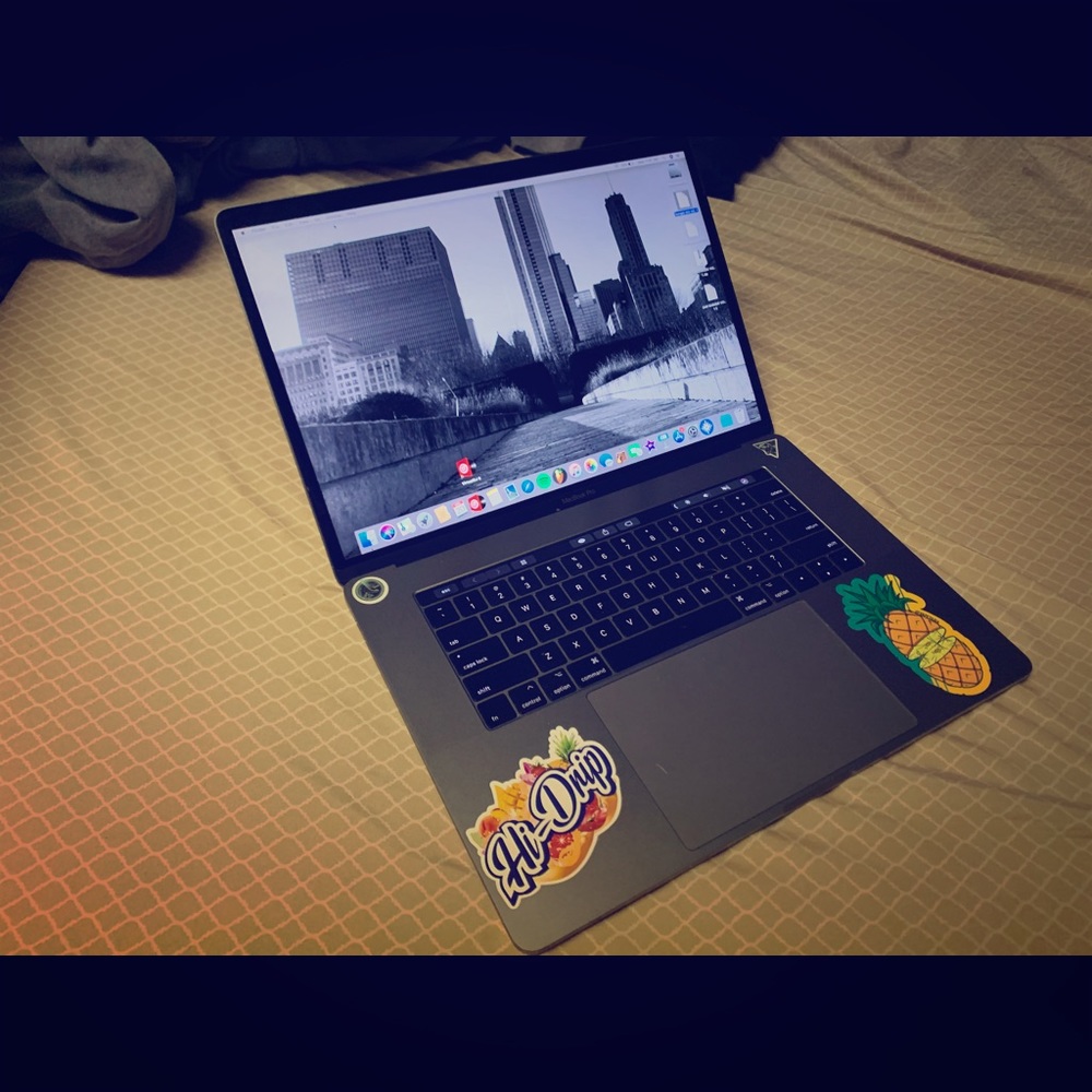 15” MacBook Pro w/ Touchbar
